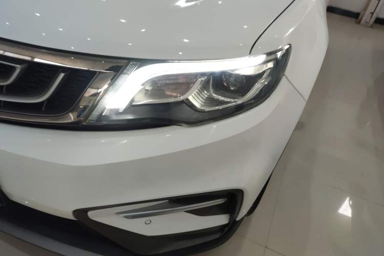 Used Geely Auto Emgrand X7 Sport 2018 1.8TD Automatic Two-Wheel Drive Smart Connect 4G Internet Edition Left Front Headlight