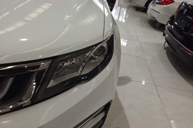 Used Geely Auto Emgrand X7 Sport 2018 1.8TD Automatic Two-Wheel Drive Zhiya Model Left Front Headlight