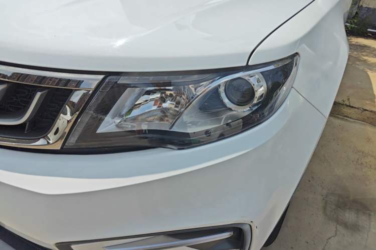 Used Geely Auto Emgrand X7 Sport 2018 2.0L Manual Two-Wheel Drive Zhiya Version Left Front Headlight