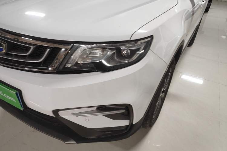 Used Geely Auto Emgrand X7 Sport 2018 1.8TD Automatic Two-Wheel Drive Smart Connect 4G Internet Edition Left Front Headlight