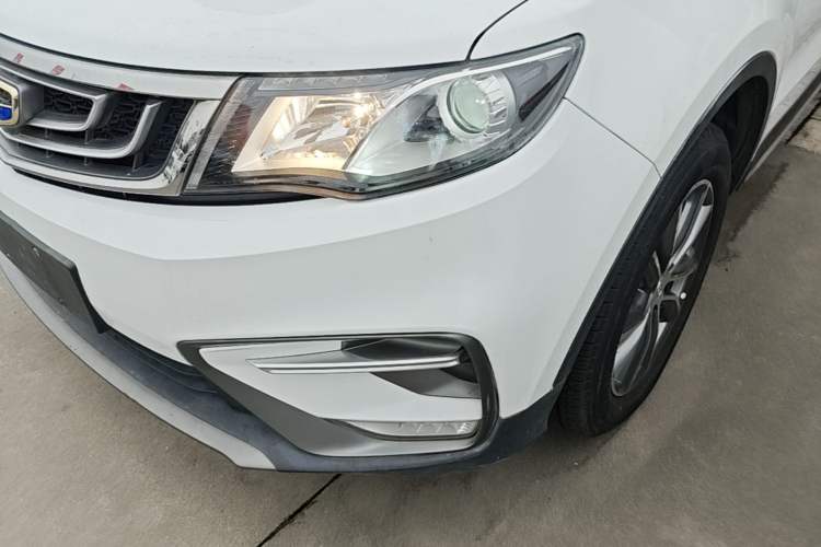 Used Geely Auto Emgrand X7 Sport 2018 1.8TD Automatic Two-Wheel Drive Zhiya Model Left Front Headlight