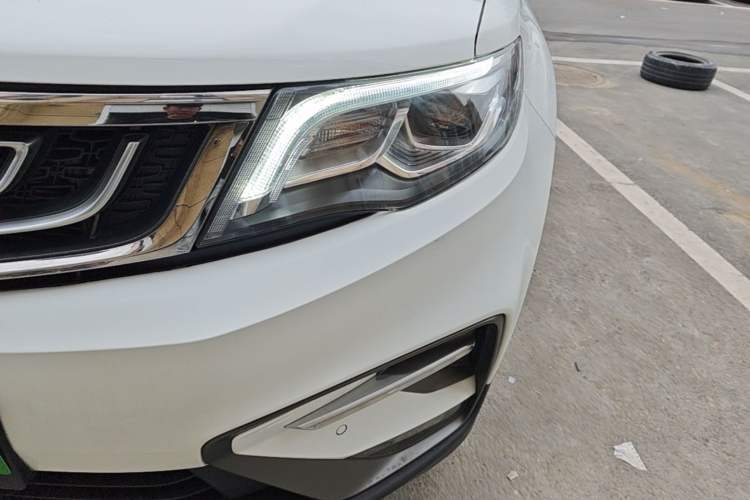 Used Geely Auto Emgrand X7 Sport 2018 1.8TD Automatic Two-Wheel Drive Smart 4G Connected Version Left Front Headlight