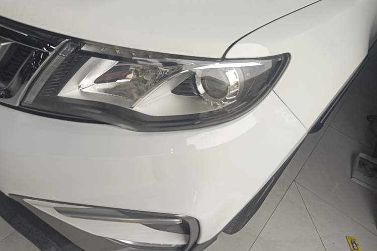 Used Geely Auto Emgrand X7 Sport 2018 1.8TD Automatic Two-Wheel Drive Zhiya Model Left Front Headlight