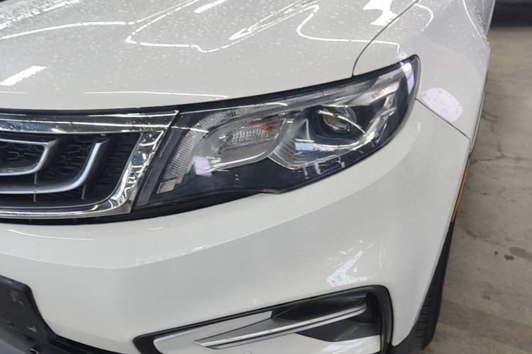 Used Geely Auto Emgrand X7 Sport 2018 1.8TD Automatic Two-Wheel Drive Smart Connect 4G Internet Edition Left Front Headlight