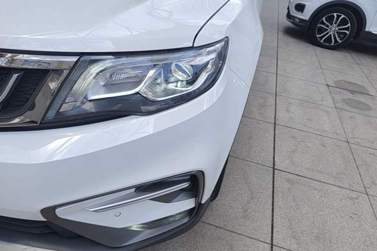 Used Geely Auto Emgrand X7 Sport 2018 1.8TD Automatic Two-Wheel Drive Smart Connect 4G Internet Edition Left Front Headlight