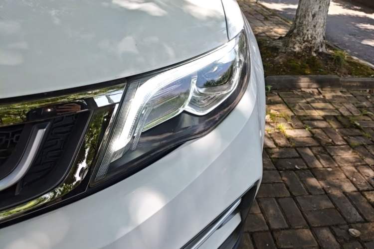 Used Geely Auto Emgrand X7 Sport 2018 1.8TD Automatic Two-Wheel Drive ZhiZun Model with 4G Connectivity Left Front Headlight