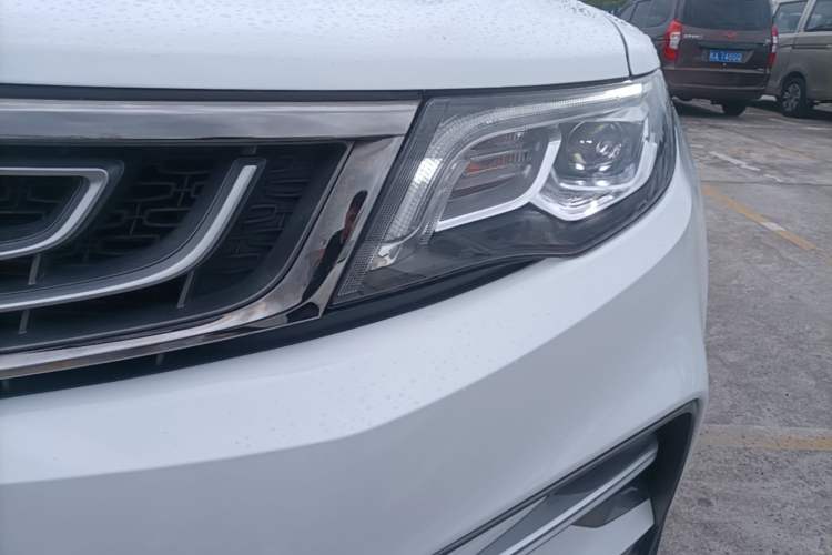 Used Geely Auto Emgrand X7 Sport 2018 1.8TD Automatic Two-Wheel Drive Smart Connect 4G Internet Edition Left Front Headlight