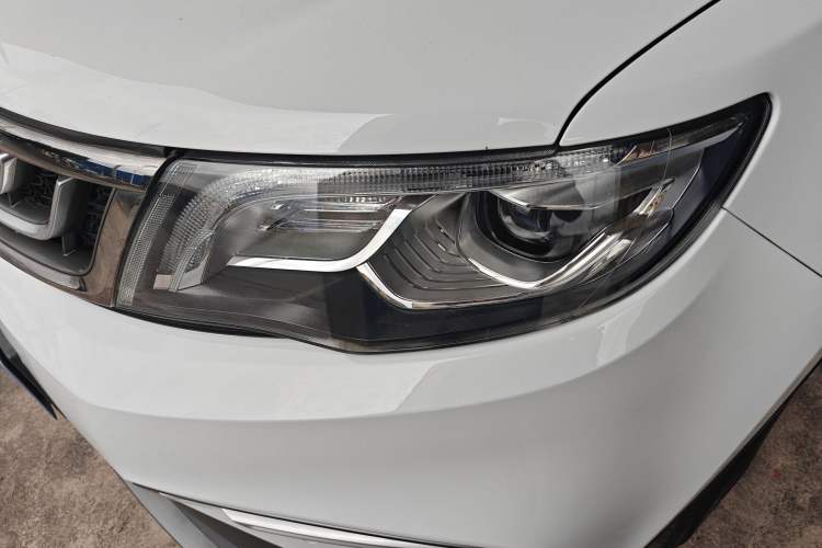 Used Geely Auto Emgrand X7 Sport 2018 1.8TD Automatic Two-Wheel Drive Smart Connect 4G Internet Edition Left Front Headlight