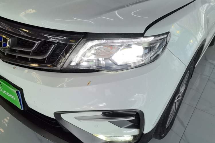 Used Geely Auto Emgrand X7 Sport 2018 1.8TD Automatic Two-Wheel Drive Smart Connect 4G Internet Edition Left Front Headlight