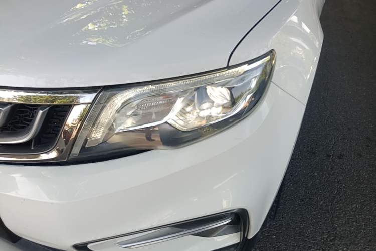 Used Geely Auto Emgrand X7 Sport 2018 1.8TD Automatic Two-Wheel Drive Smart 4G Connected Version Left Front Headlight