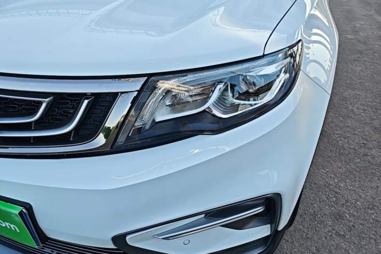 Used Geely Auto Emgrand X7 Sport 2018 1.8TD Automatic Two-Wheel Drive Smart Connect 4G Internet Edition Left Front Headlight