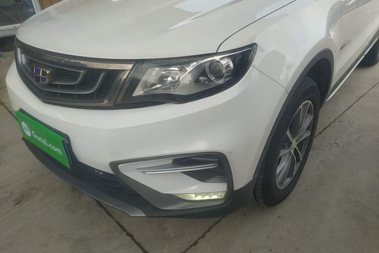 Used Geely Auto Emgrand X7 Sport 2018 1.8TD Automatic Two-Wheel Drive Zhiya Model Left Front Headlight
