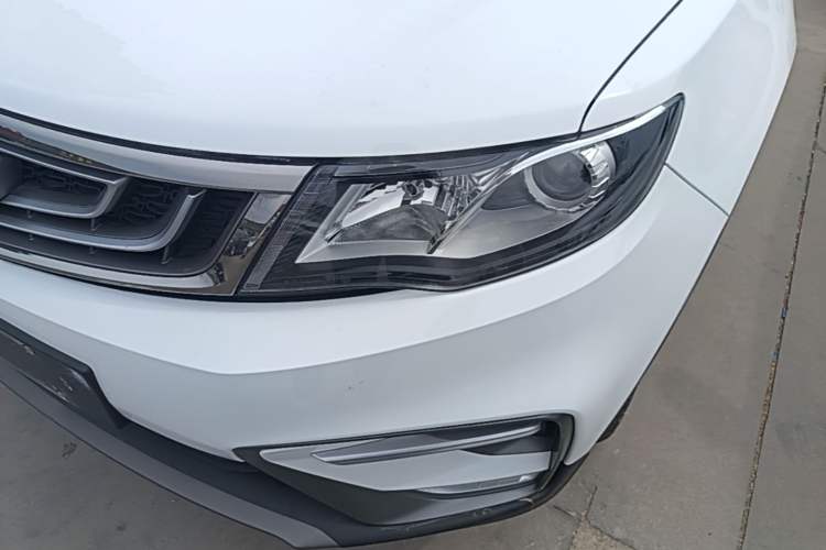 Used Geely Auto Emgrand X7 Sport 2018 1.8TD Automatic Two-Wheel Drive Zhiya Model Left Front Headlight