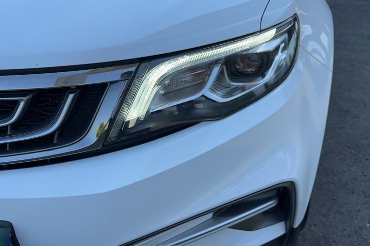 Used Geely Auto Emgrand X7 Sport 2018 1.8TD Automatic Two-Wheel Drive Smart Connect 4G Internet Edition Left Front Headlight