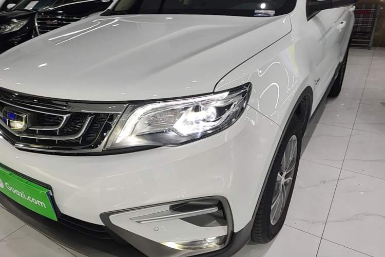 Used Geely Auto Emgrand X7 Sport 2018 1.8TD Automatic Two-Wheel Drive Smart Connect 4G Internet Edition Left Front Headlight