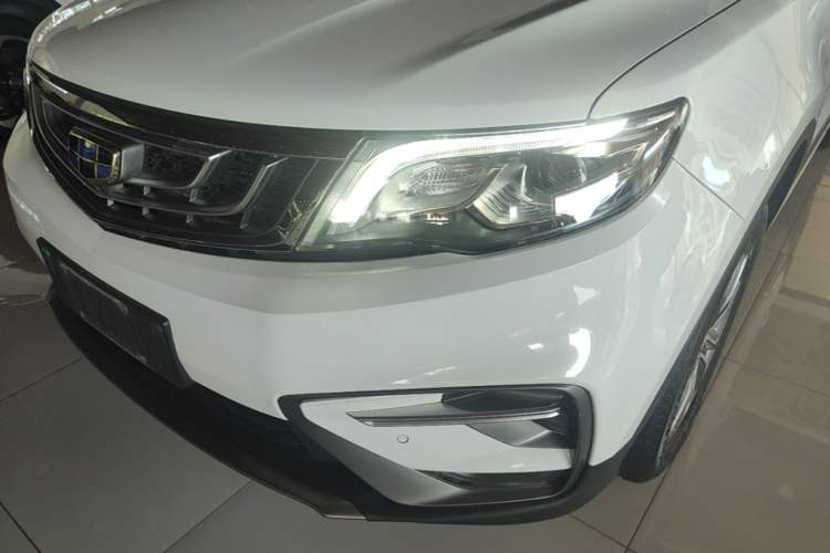 Used Geely Auto Emgrand X7 Sport 2018 1.8TD Automatic Two-Wheel Drive Smart Connect 4G Internet Edition Left Front Headlight