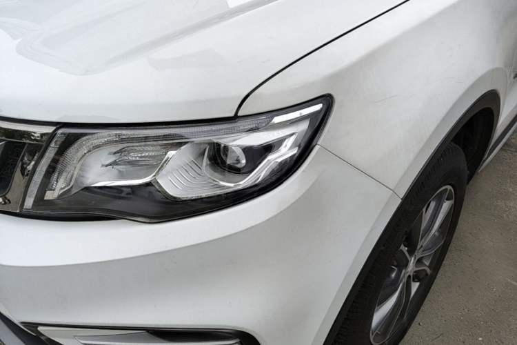 Used Geely Auto Emgrand X7 Sport 2018 1.8TD Automatic Two-Wheel Drive Smart Connect 4G Internet Edition Left Front Headlight