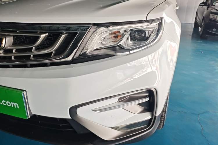 Used Geely Auto Emgrand X7 Sport 2018 1.8TD Automatic Two-Wheel Drive Smart Connect 4G Internet Edition Left Front Headlight
