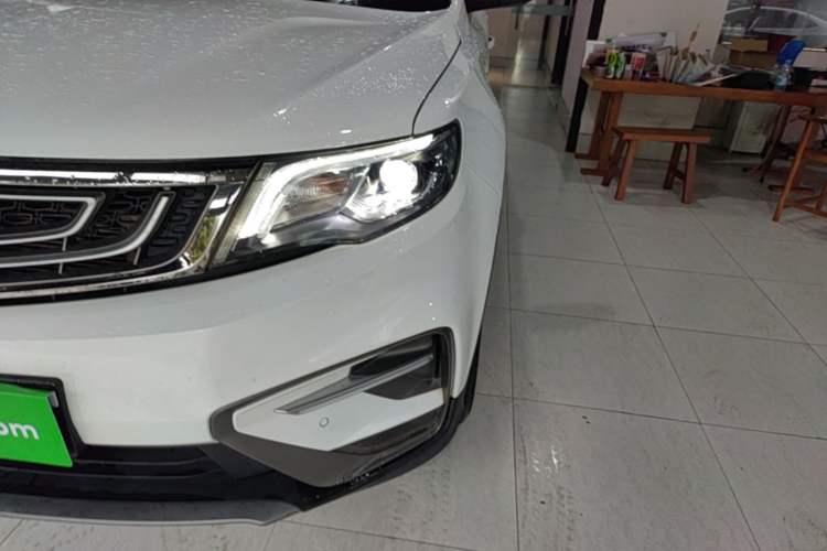 Used Geely Auto Emgrand X7 Sport 2018 1.8TD Automatic Two-Wheel Drive Smart Connect 4G Internet Edition Left Front Headlight