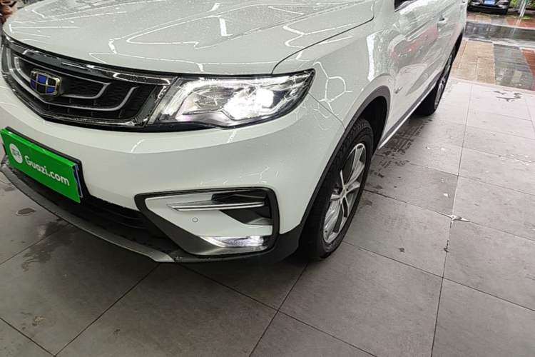 Used Geely Auto Emgrand X7 Sport 2018 1.8TD Automatic Two-Wheel Drive Smart Connect 4G Internet Edition Left Front Headlight