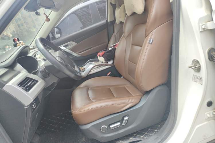 Used Geely Auto Emgrand X7 Sport 2018 1.8TD Automatic Two-Wheel Drive ZhiZun Model with 4G Connectivity Left Front Seat