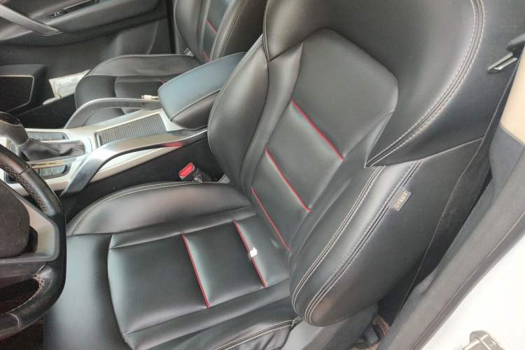 Used Geely Auto Emgrand X7 Sport 2018 Revised Version 1.8TD Automatic Two-Wheel Drive Smart Connectivity 4G-Enabled Edition Left Front Seat