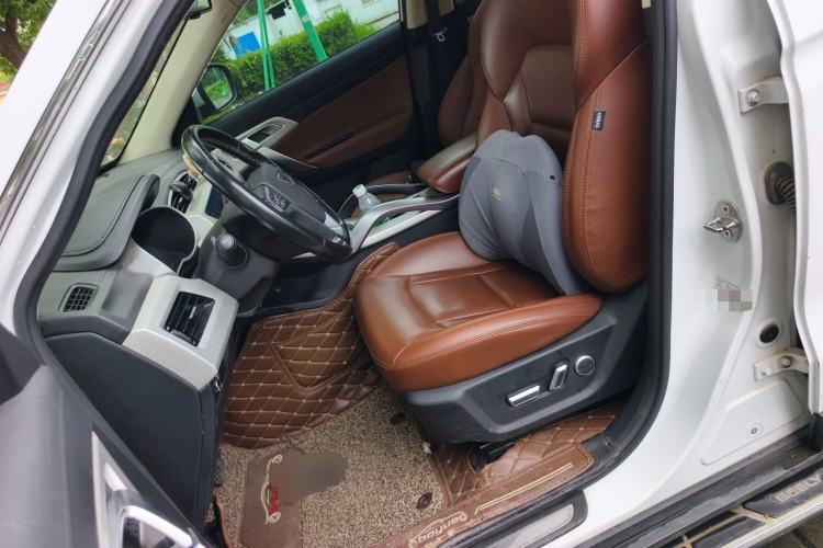 Used Geely Auto Emgrand X7 Sport 2018 1.8TD Automatic Two-Wheel Drive ZhiZun Model with 4G Connectivity Left Front Seat