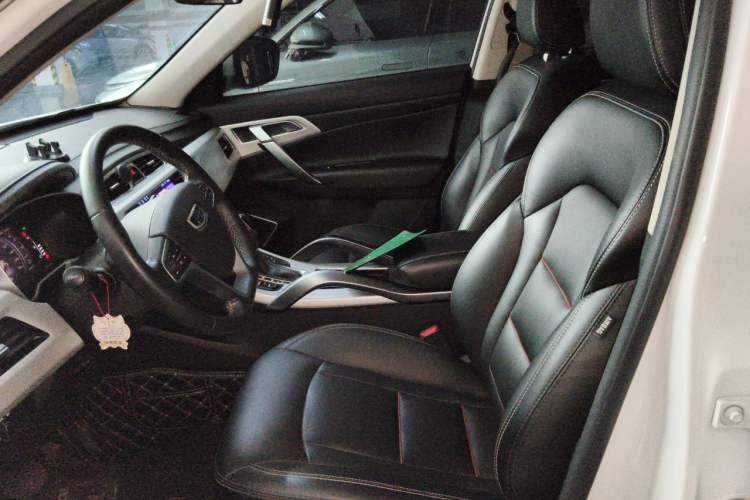 Used Geely Auto Emgrand X7 Sport 2018 Revised Version 1.8TD Automatic Two-Wheel Drive Smart Connectivity 4G-Enabled Edition Left Front Seat