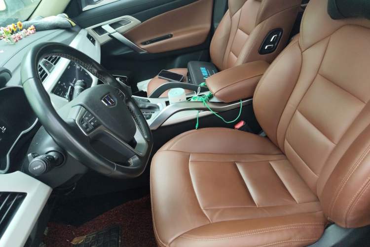Used Geely Auto Emgrand X7 Sport 2018 1.8TD Automatic Two-Wheel Drive ZhiZun Model with 4G Connectivity Left Front Seat