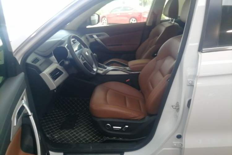 Used Geely Auto Emgrand X7 Sport 2018 1.8TD Automatic Two-Wheel Drive ZhiZun Model with 4G Connectivity Left Front Seat