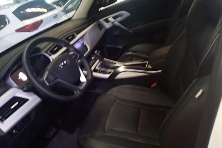 Used Geely Auto Emgrand X7 Sport 2018 1.8TD Automatic Two-Wheel Drive Smart Connect 4G Internet Edition Left Front Seat