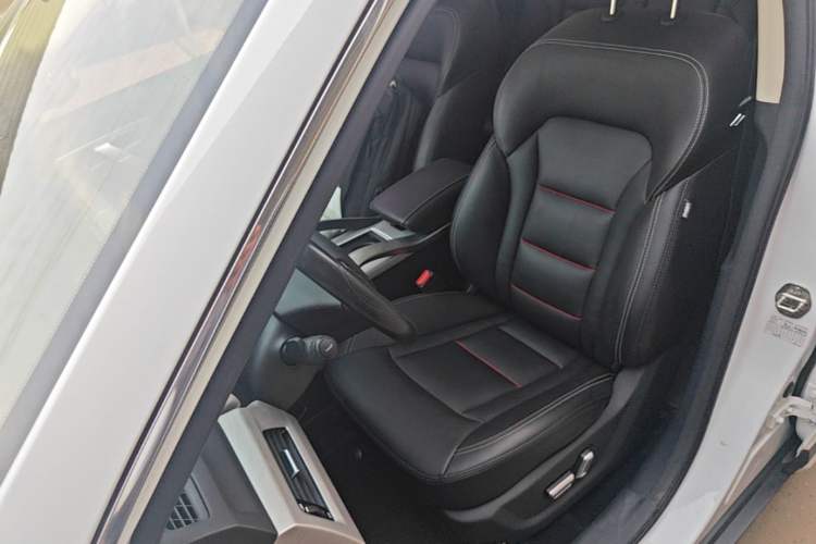 Used Geely Auto Emgrand X7 Sport 2018 1.8TD Automatic Two-Wheel Drive Smart Connect 4G Internet Edition Left Front Seat