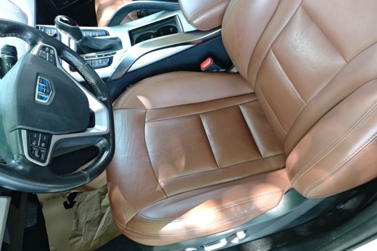 Used Geely Auto Emgrand X7 Sport 2018 1.8TD Automatic Two-Wheel Drive ZhiZun Model with 4G Connectivity Left Front Seat