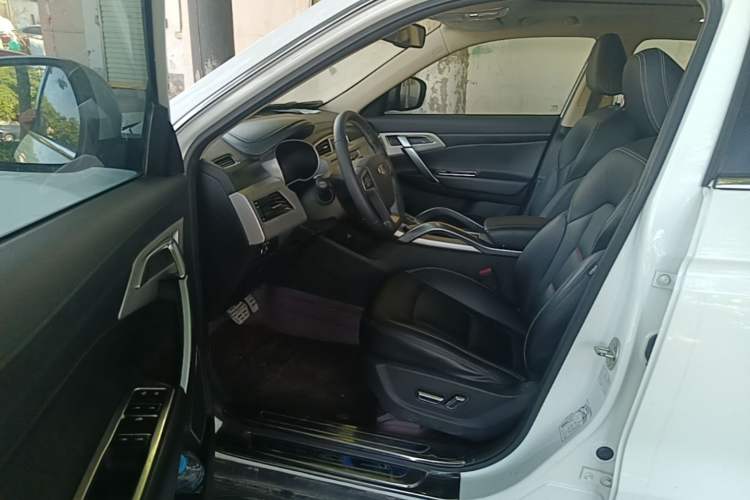Used Geely Auto Emgrand X7 Sport 2018 1.8TD Automatic Two-Wheel Drive Smart 4G Connected Version Left Front Seat