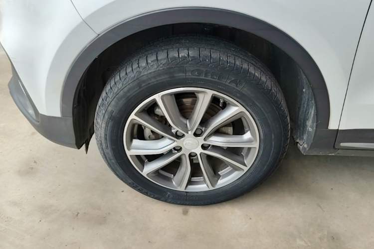 Used Geely Auto Emgrand X7 Sport 2018 1.8TD Automatic Two-Wheel Drive Zhiya Model Left Front Wheel Hub
