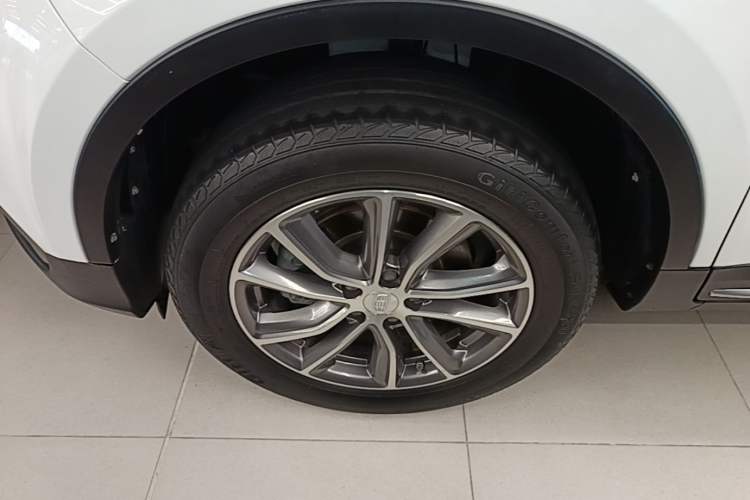 Used Geely Auto Emgrand X7 Sport 2018 1.8TD Automatic Two-Wheel Drive Zhiya Model Left Front Wheel Hub