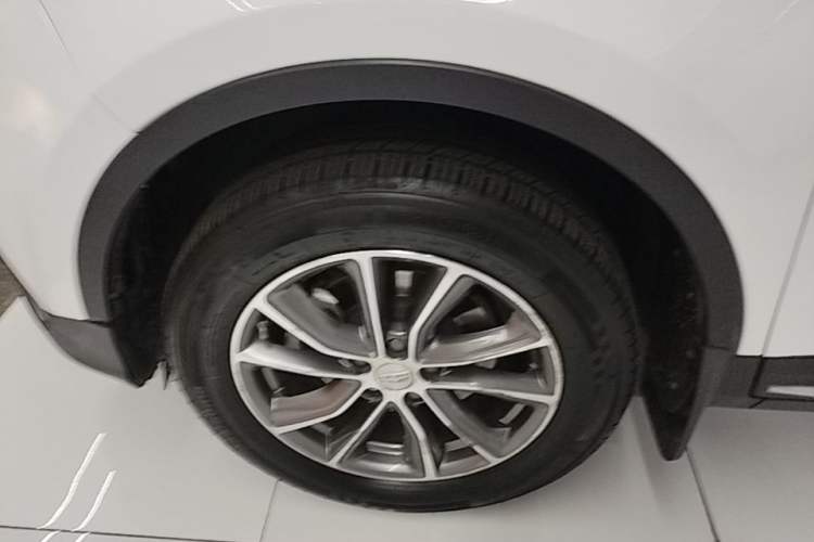 Used Geely Auto Emgrand X7 Sport 2018 1.8TD Automatic Two-Wheel Drive Smart Connect 4G Internet Edition Left Front Wheel Hub