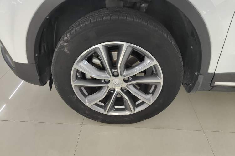 Used Geely Auto Emgrand X7 Sport 2018 1.8TD Automatic Two-Wheel Drive Smart Connect 4G Internet Edition Left Front Wheel Hub