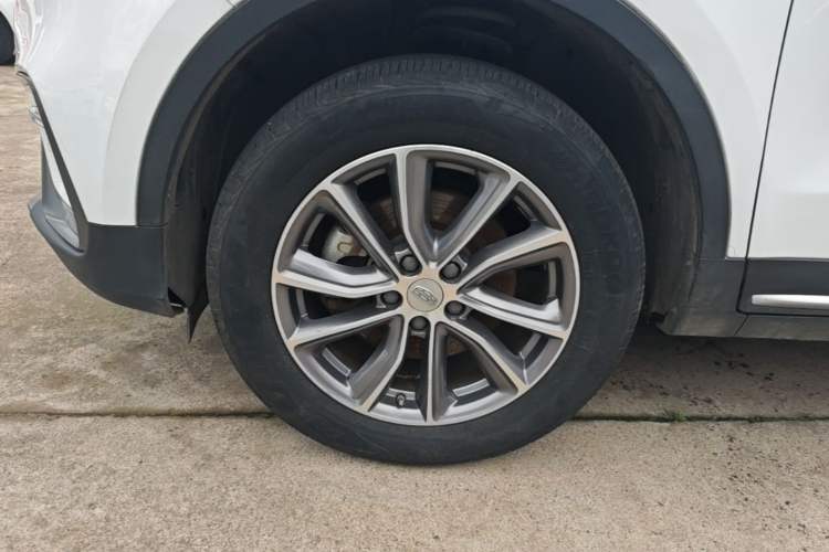Used Geely Auto Emgrand X7 Sport 2018 1.8TD Automatic Two-Wheel Drive Smart Connect 4G Internet Edition Left Front Wheel Hub