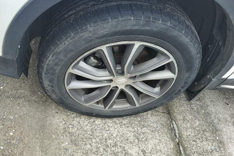 Used Geely Auto Emgrand X7 Sport 2018 1.8TD Automatic Two-Wheel Drive Smart Connect 4G Internet Edition Left Front Wheel Hub