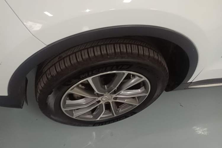 Used Geely Auto Emgrand X7 Sport 2018 1.8TD Automatic Two-Wheel Drive Zhiya Model Left Front Wheel Hub