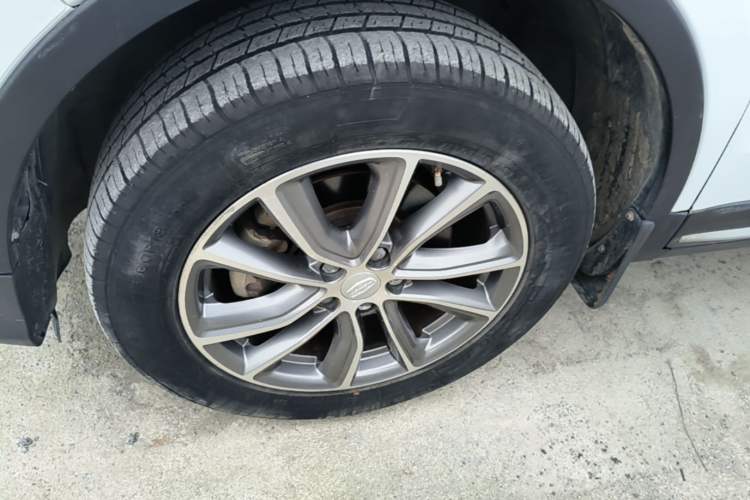 Used Geely Auto Emgrand X7 Sport 2018 1.8TD Automatic Two-Wheel Drive Smart Connect 4G Internet Edition Left Front Wheel Hub