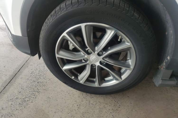 Used Geely Auto Emgrand X7 Sport 2018 1.8TD Automatic Two-Wheel Drive Zhiya Model Left Front Wheel Hub