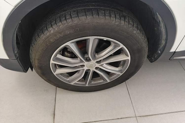 Used Geely Auto Emgrand X7 Sport 2018 1.8TD Automatic Two-Wheel Drive Smart Connect 4G Internet Edition Left Front Wheel Hub