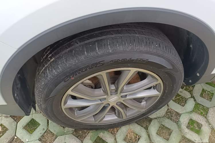 Used Geely Auto Emgrand X7 Sport 2018 1.8TD Automatic Two-Wheel Drive Smart Connect 4G Internet Edition Left Front Wheel Hub