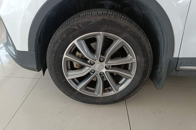 Used Geely Auto Emgrand X7 Sport 2018 1.8TD Automatic Two-Wheel Drive Smart Connect 4G Internet Edition Left Front Wheel Hub