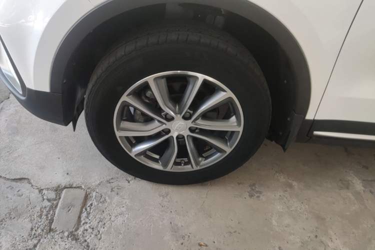Used Geely Auto Emgrand X7 Sport 2018 1.8TD Automatic Two-Wheel Drive Smart Connect 4G Internet Edition Left Front Wheel Hub