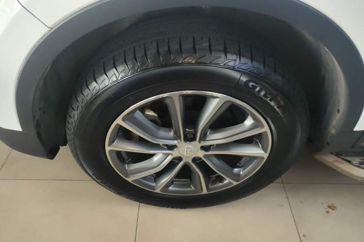 Used Geely Auto Emgrand X7 Sport 2018 1.8TD Automatic Two-Wheel Drive Smart Connect 4G Internet Edition Left Front Wheel Hub