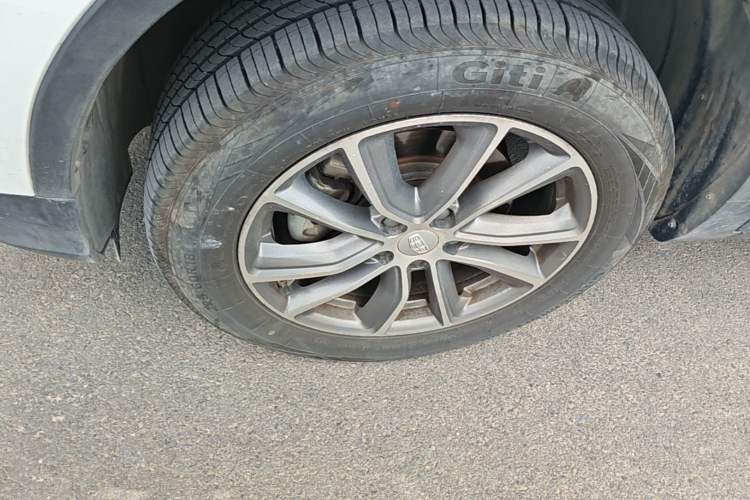Used Geely Auto Emgrand X7 Sport 2018 1.8TD Automatic Two-Wheel Drive Smart Connect 4G Internet Edition Left Front Wheel Hub