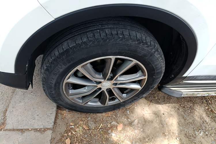 Used Geely Auto Emgrand X7 Sport 2018 1.8TD Automatic Two-Wheel Drive Smart Connect 4G Internet Edition Left Front Wheel Hub